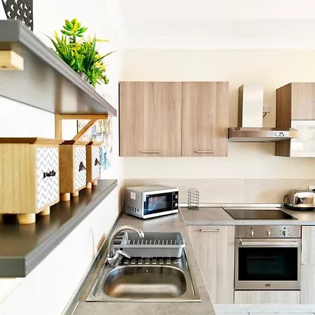 Sunny Haven Apartment *